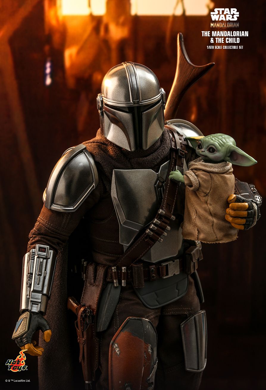 Hot Toys The Mandalorian and Child sixth scale figure